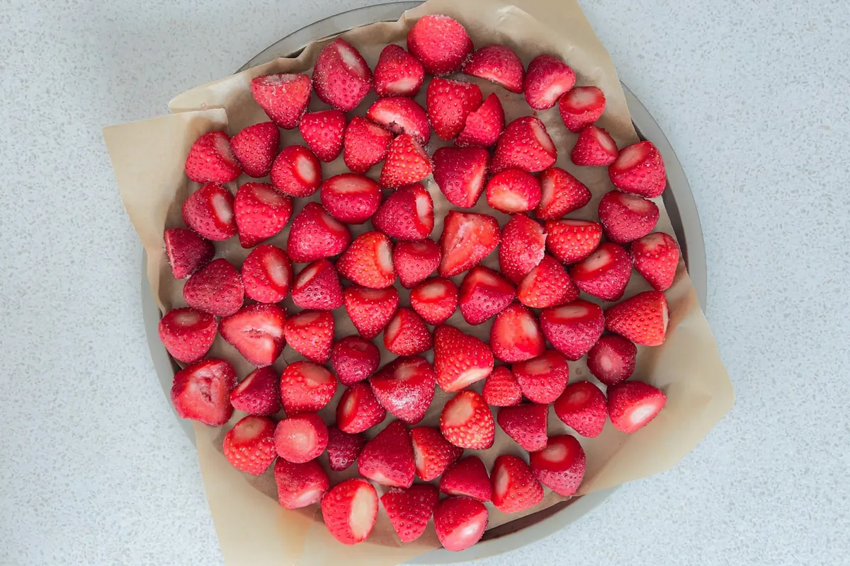 Aardbeien op een bakplaat